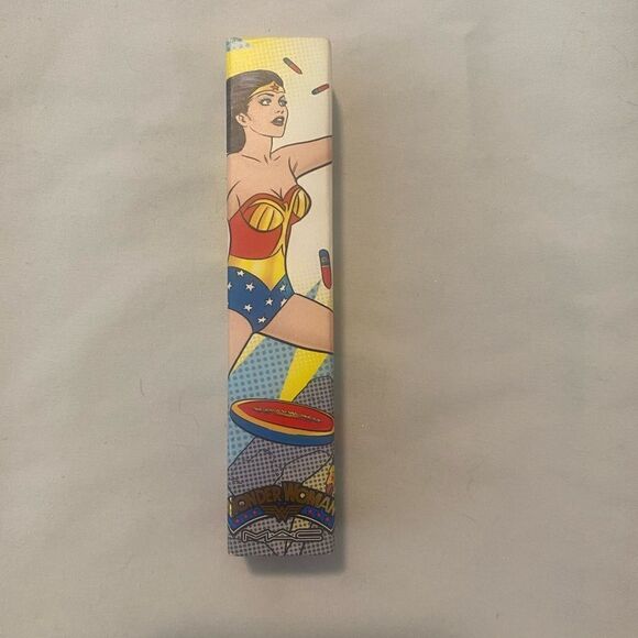 NIB MAC Wonder Woman Lipglass in Emancipation - Picture 2 of 6